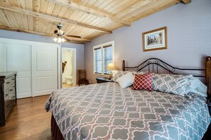 4 bedrooms, iron/ironing board, free WiFi, bed sheets