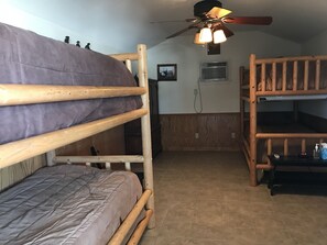 1 bedroom, WiFi, bed sheets, wheelchair access - Your next, beautiful getaway! (Hunt)