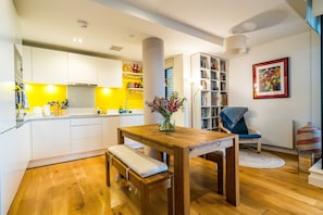 Fridge, microwave, oven, cookware/dishes/utensils