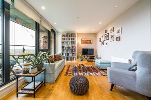 Apartment, 2 Bedrooms | Living room | Flat-screen TV - Neumann (London)