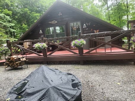 Terrace/patio. Quiet country setting awaits you!