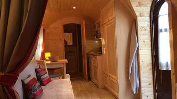 Fer et planche Ă repasser, lit parapluie, Wi-Fi gratuit, draps fournis