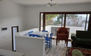 하우스, 침실 2개 | 거실 공간 | 평면 TV