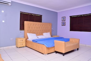 Quarto luxo, sacada (Royal) | Escrivaninha, ferros/tábuas de passar roupa, Wi-Fi de cortesia