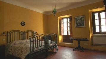 Double or Twin Room | Free cots/infant beds, free WiFi, bed sheets