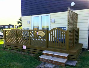 Comfort Chalet, 2 Bedrooms, Pool Access, Partial Sea View | Property grounds