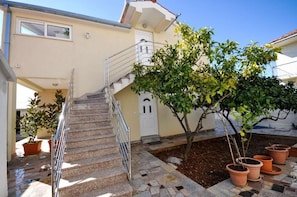 House | Courtyard - House Boze (Marina)