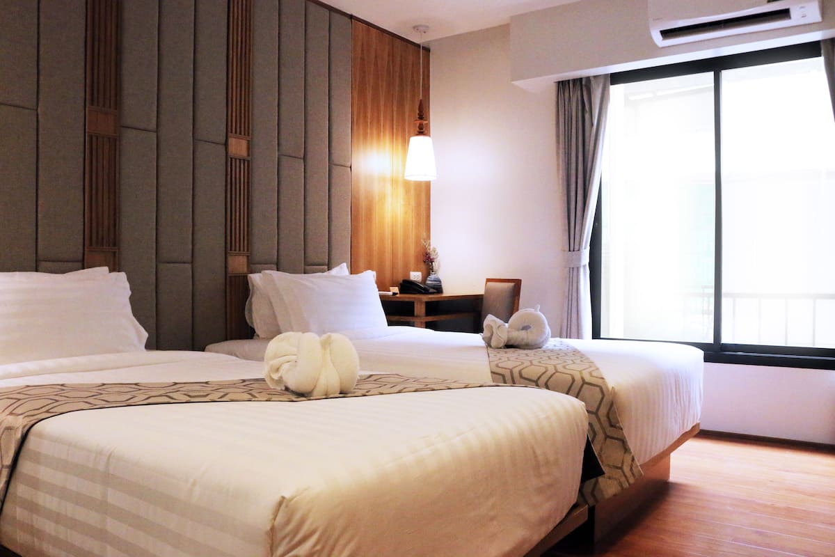 Superior Room | Minibar, in-room safe, desk, blackout drapes