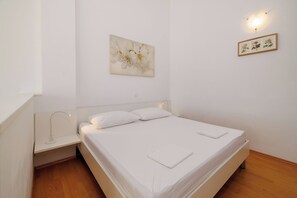 Studio (A2) | 3 bedrooms, free WiFi