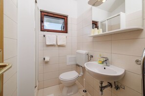 Apartment (A3) | Bathroom