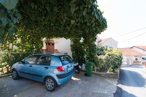 Free self parking - House Vlajcevic (Okrug)