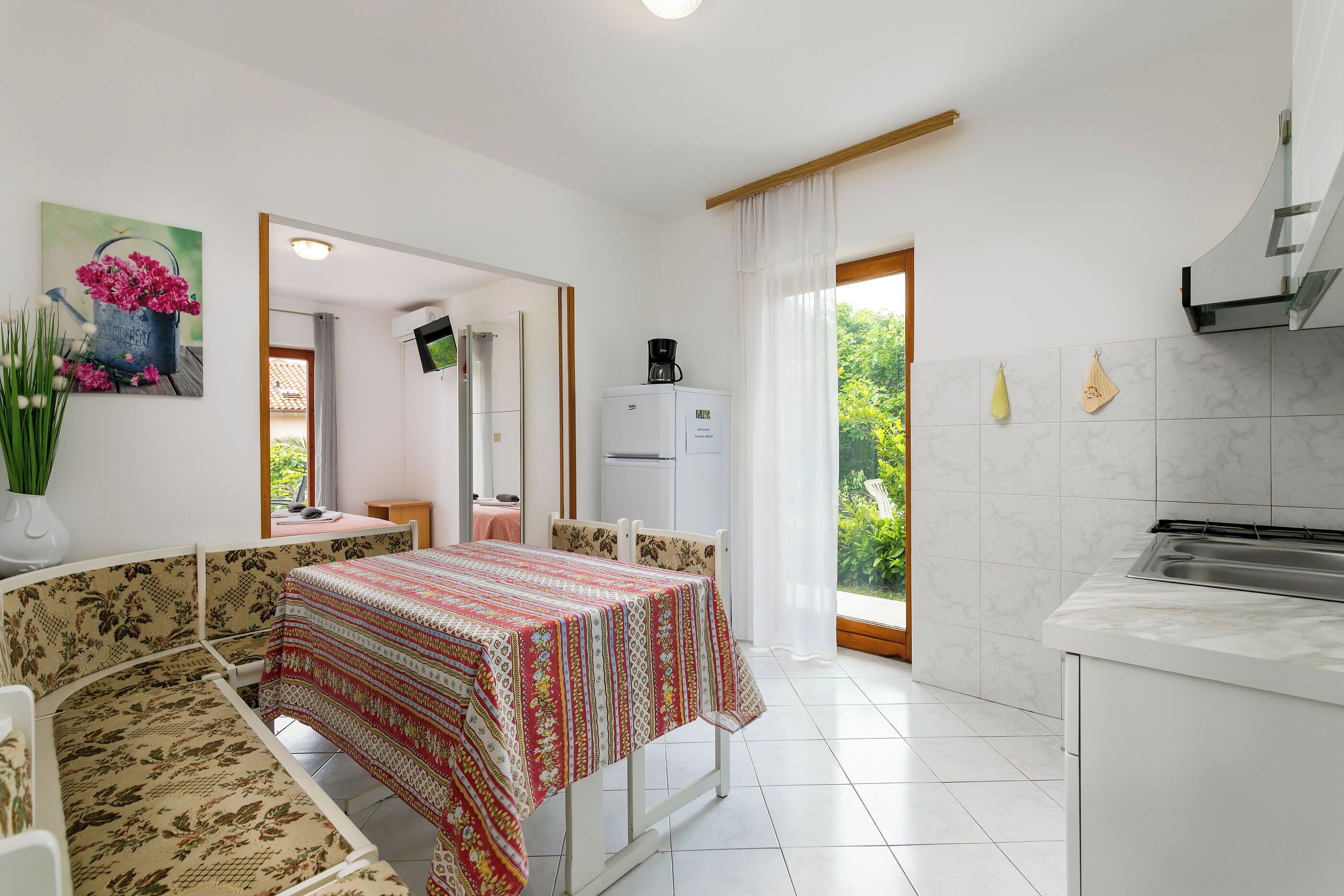 Studio (A2) | Cuisine privée | Réfrigérateur, surface de cuisson, vaisselle et ustensiles