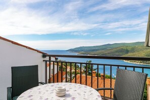 Appartement (A7) | Restauration en plein air