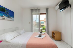 Studio (A2) | 6 bedrooms, free WiFi