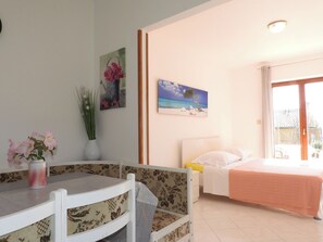 Studio (A2) | Restauration