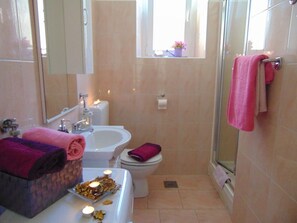 Bathroom | Shower - Apartment Rajka (Rasa)