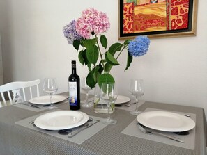 Apartment (A1) | Eigene Küche | Kühlschrank, Ofen, Herdplatte, Geschirrspüler