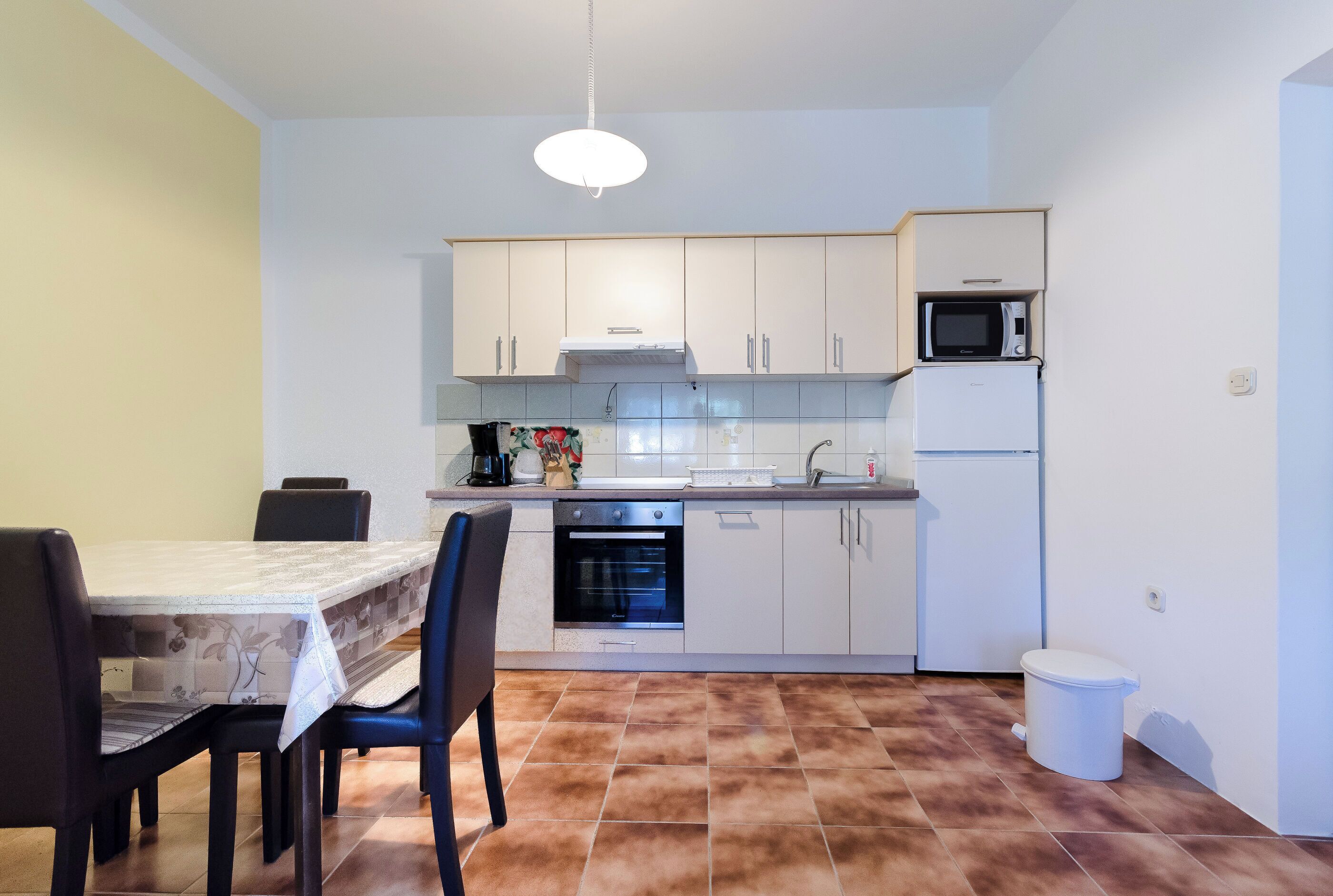 Apartment (A5) | Eigene Küche | Espressomaschine, Wasserkocher mit Kaffee-/Teezubehör, Kühlschrank