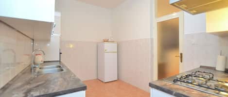 Apartment (A1) | Private kitchen | Fridge, microwave, stovetop, espresso maker