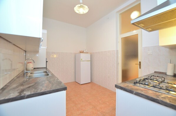 Apartment (A1) | Private kitchen | Fridge, microwave, stovetop, espresso maker