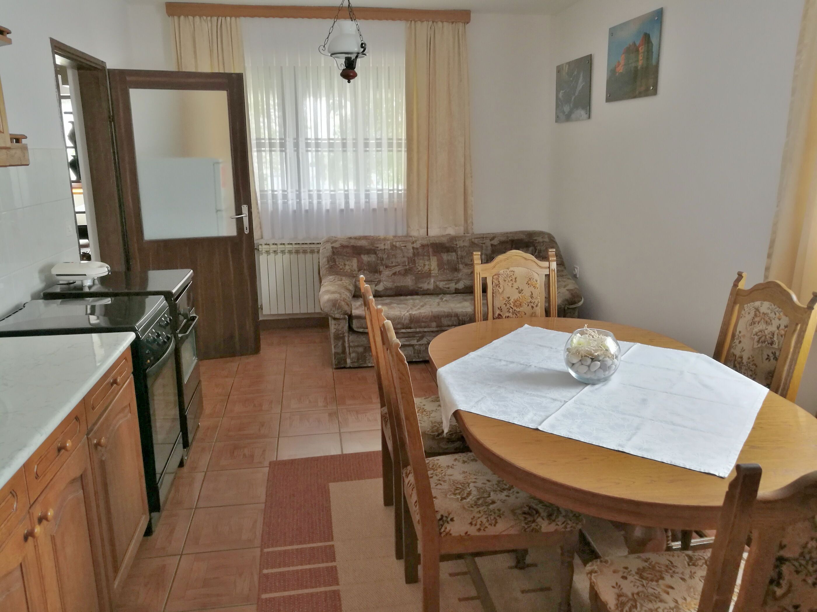 Eigene Küche | Kühlschrank, Mikrowelle, Ofen, Herdplatte