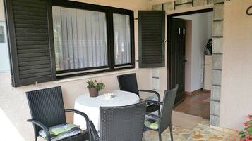 ํ
๋ผ์ค/ํํฐ์ค