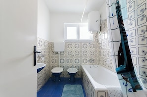 Apartment (A1) | Bathroom