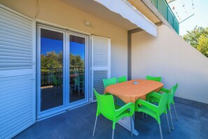 Terrace/patio - Apartments Anica (Rab)