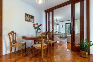 House | Dining