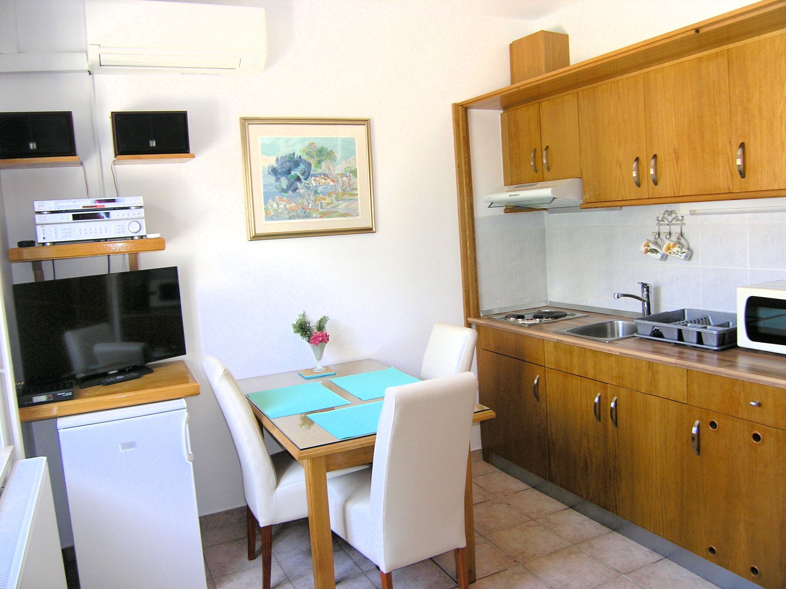 Apartment (A2) | Private kitchen | Fridge, stovetop, electric kettle, toaster