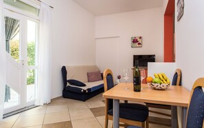 Studio (A3) | Dining