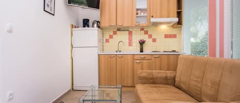 Appartement (A2) | Cuisine privée | Réfrigérateur, surface de cuisson, cafétiÚre à espresso