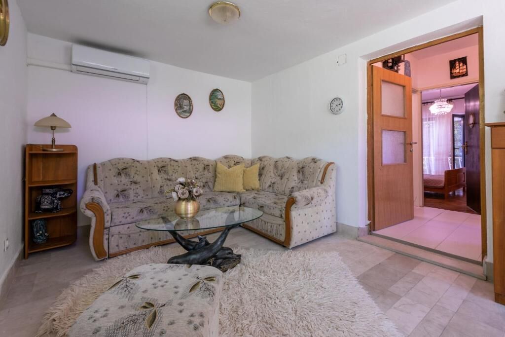 Casa | Sala de estar | Una televisión