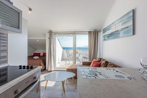 Studio (A2) | Cuisine privée | Réfrigérateur, surface de cuisson, cafétière à espresso