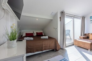 Studio (A2) | Living room