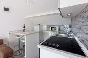 Studio (A2) | Private kitchen