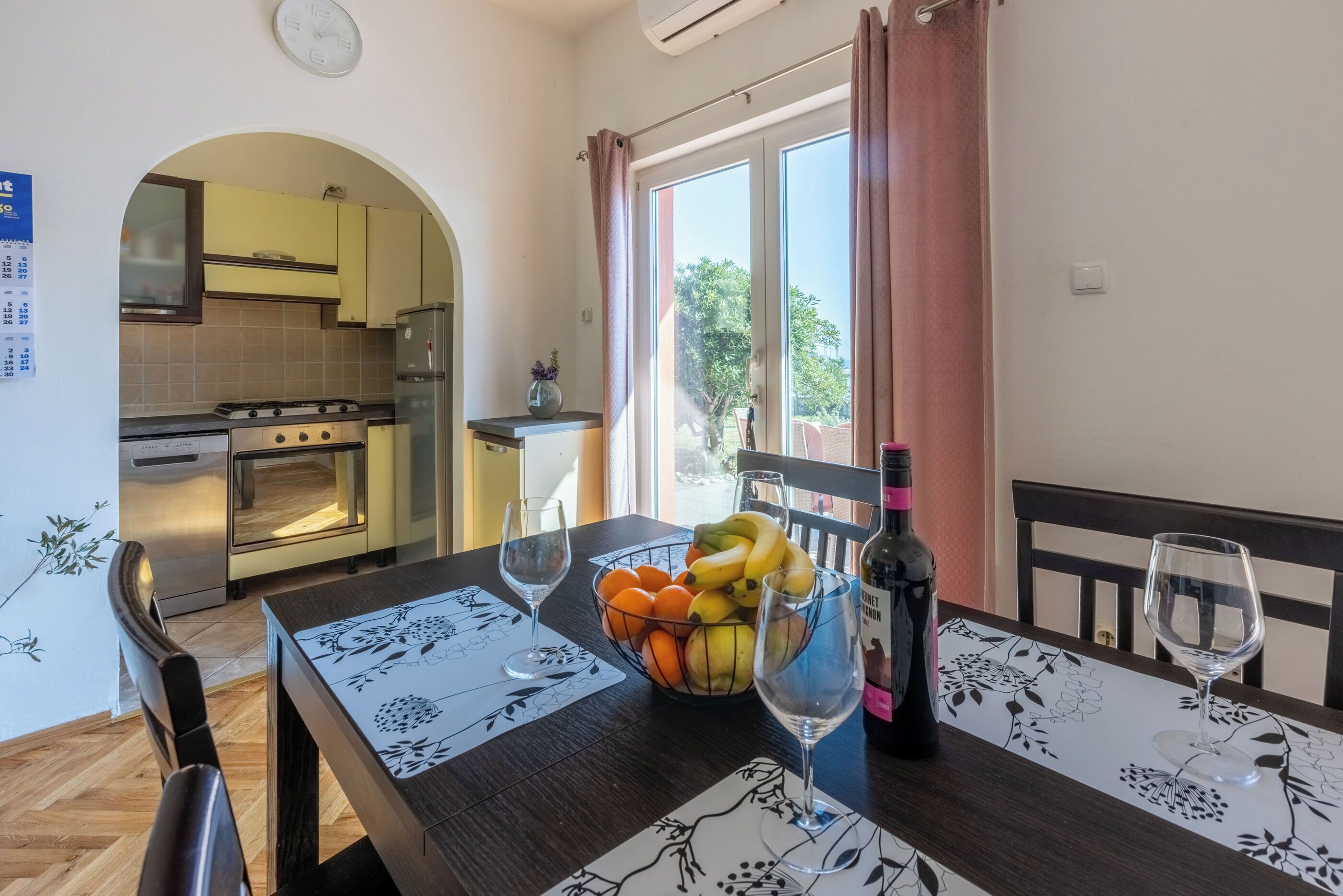 Apartment (A1) | Eigene Küche | Kühlschrank, Herdplatte, Espressomaschine, Wasserkocher