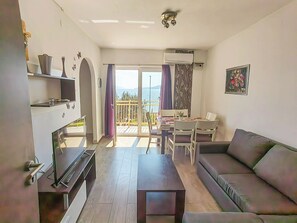 Appartement (A3) | Woonkamer | Televisie