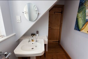 Dobbeltrom – standard, eget bad, hageutsikt (First Floor) | Bad | Håndklær