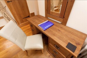 Deluxe-Doppelzimmer, mit Bad, Gartenblick (Ground Floor)