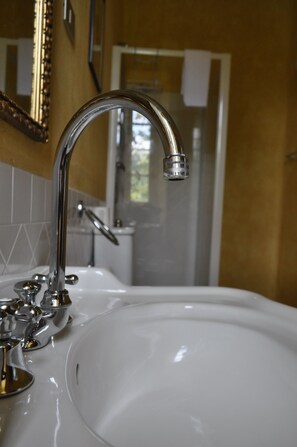 Dobbeltværelse | Badeværelse | Hårtørrer, bidet, Sæbe, Shampoo