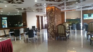 Lobby sitting area - Dream Inn Hotel and Suites (Salmiya)