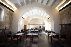 Buffet déjeuner gratuit tous les jours