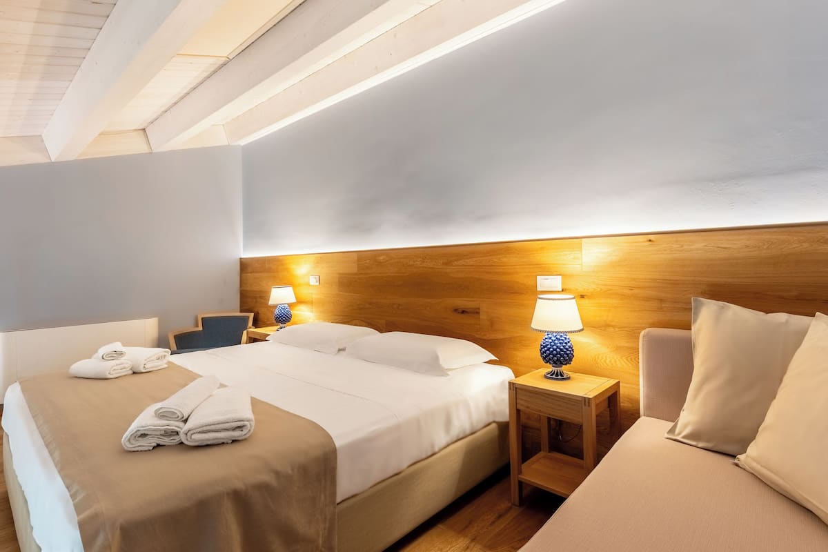 1 bedroom, Frette Italian sheets, premium bedding, memory-foam beds
