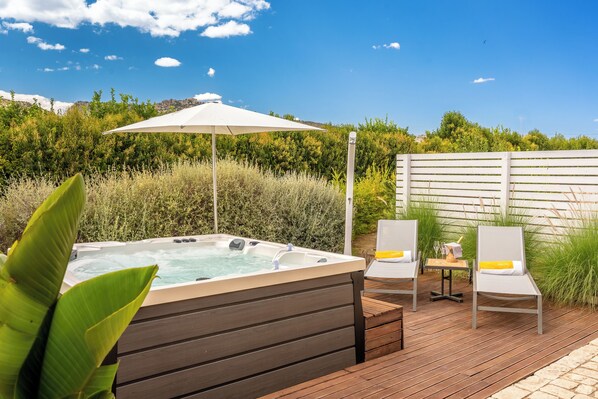 Honeymoon Room | Private spa tub