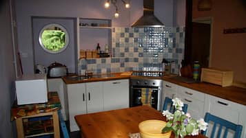 Casa de campo | Cocina privada | Refrigerador, microondas, horno y parrilla de estufa