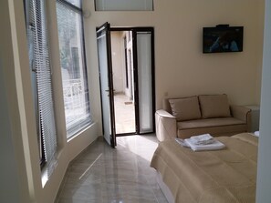 Elite Studio | 5 bedrooms, hypo-allergenic bedding, Tempur-Pedic beds, minibar - Villa Flora (Tbilisi)
