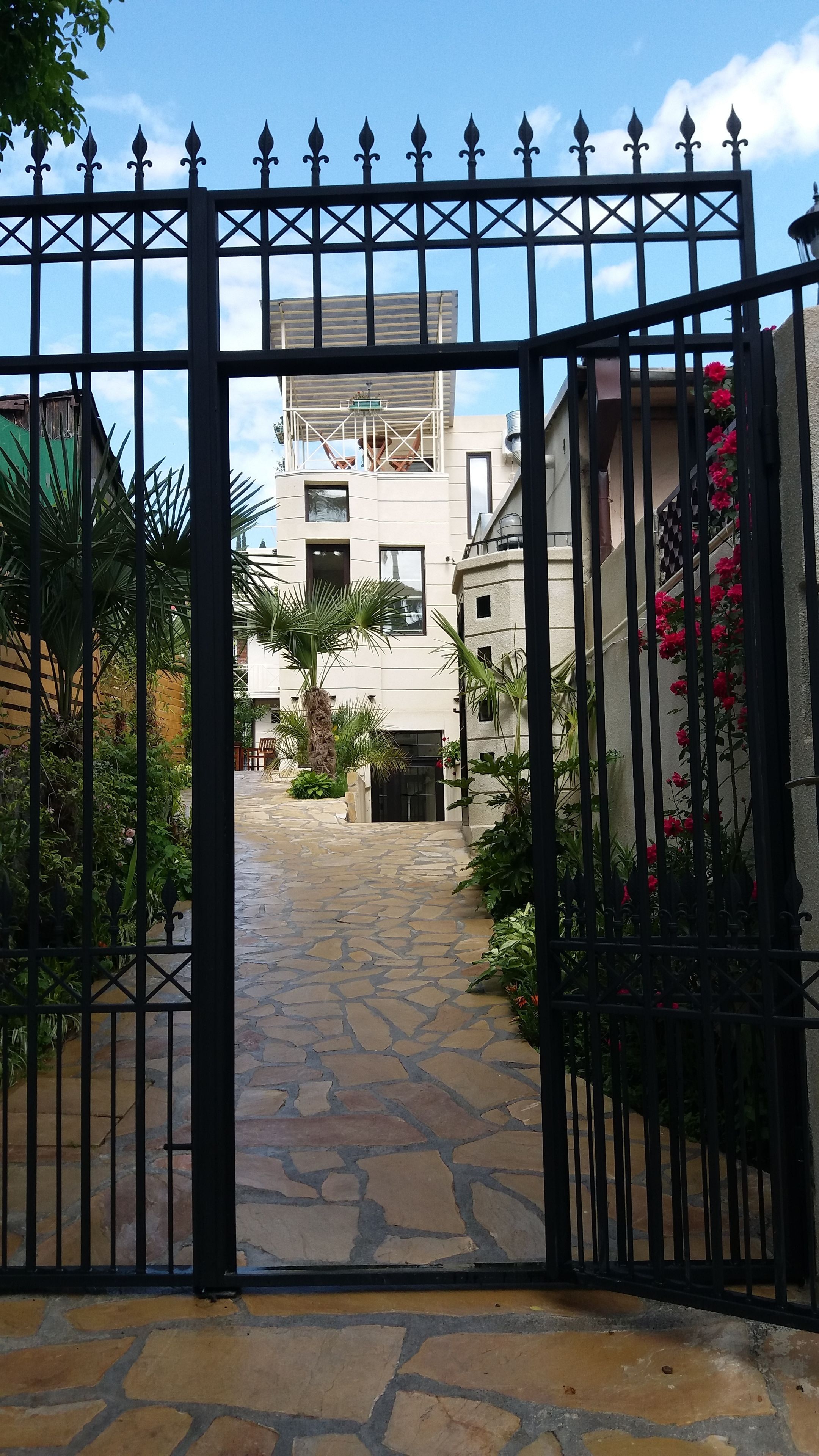 Pintu masuk hartanah