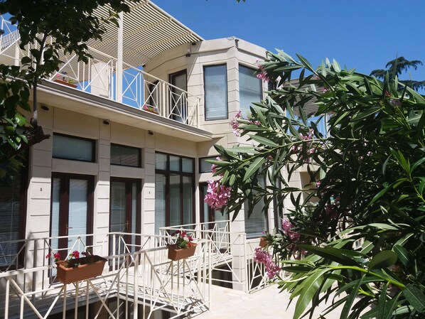 Majoituspaikan julkisivu