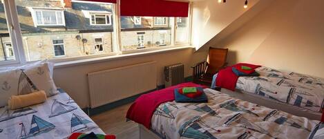 Casa de ciudad | Caja de seguridad en la habitación y decoración personalizada